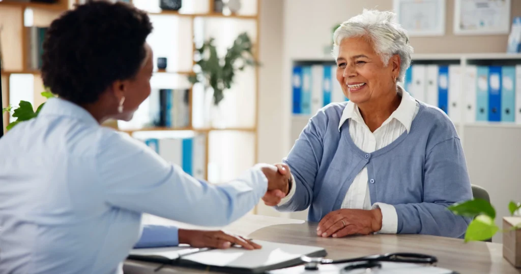 A medicare agent explaining who is eligible for medicare.