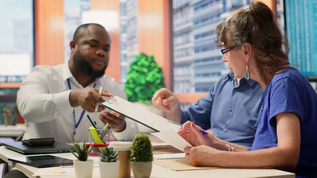 A medicare agent explaining who is eligible for medicare.