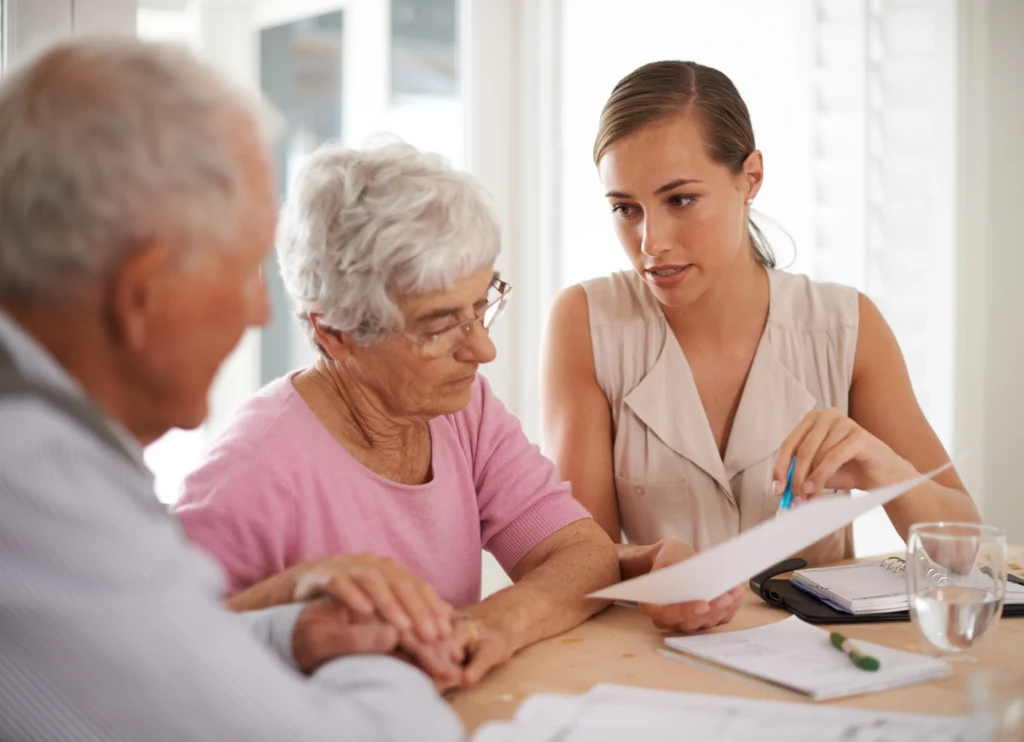A licensed medicare agent explaining general enrollment period to a senior.