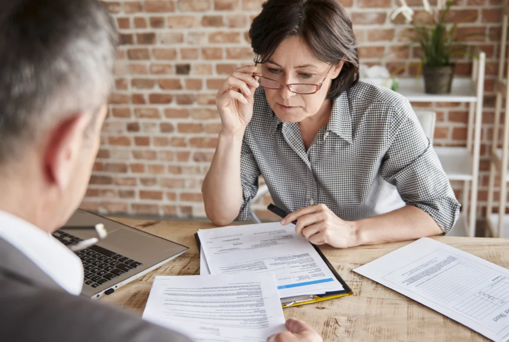 A Licensed Medicare agent talking to a senior about Key Documents You Should Read Each Fall.